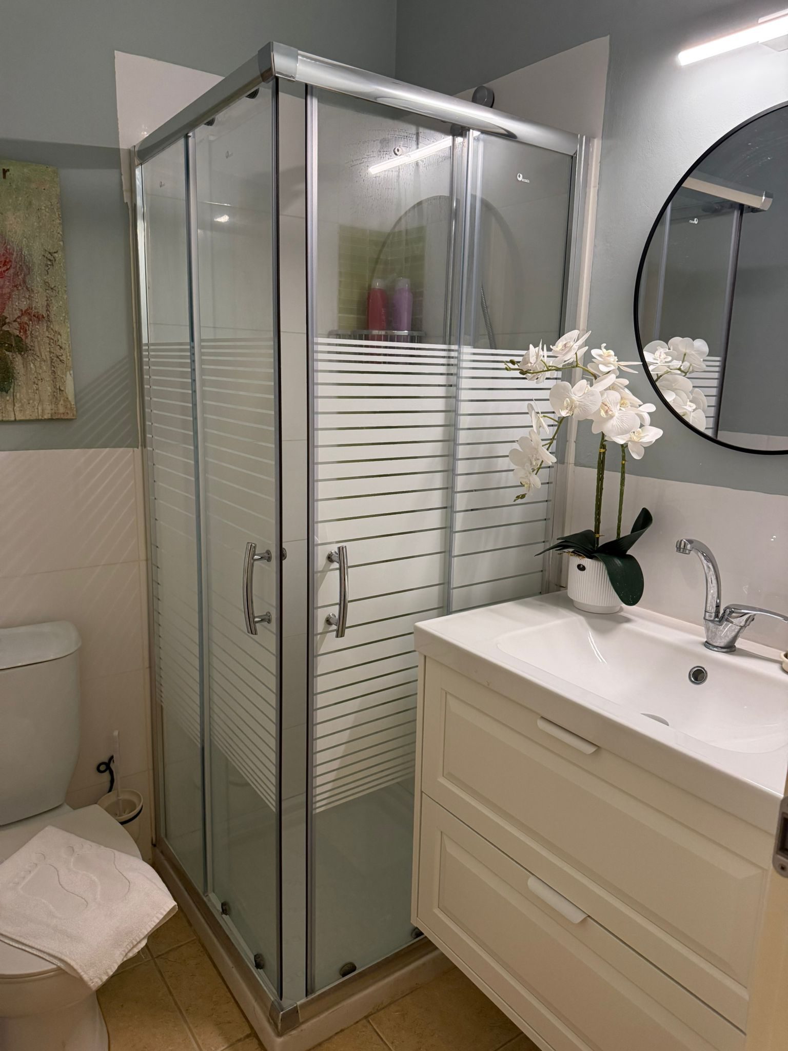 The bathroom · Cherry