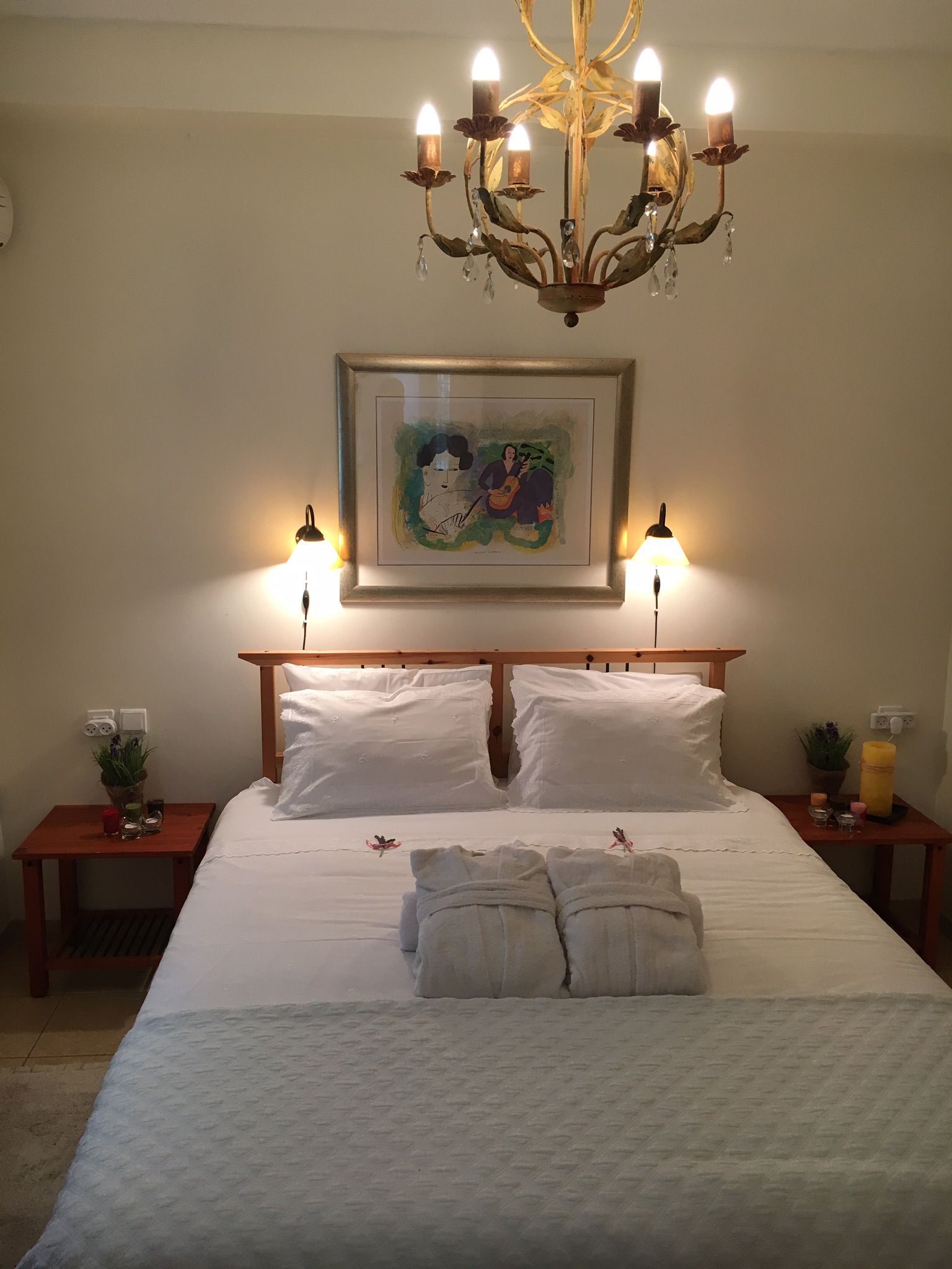 The bedroom · Mango