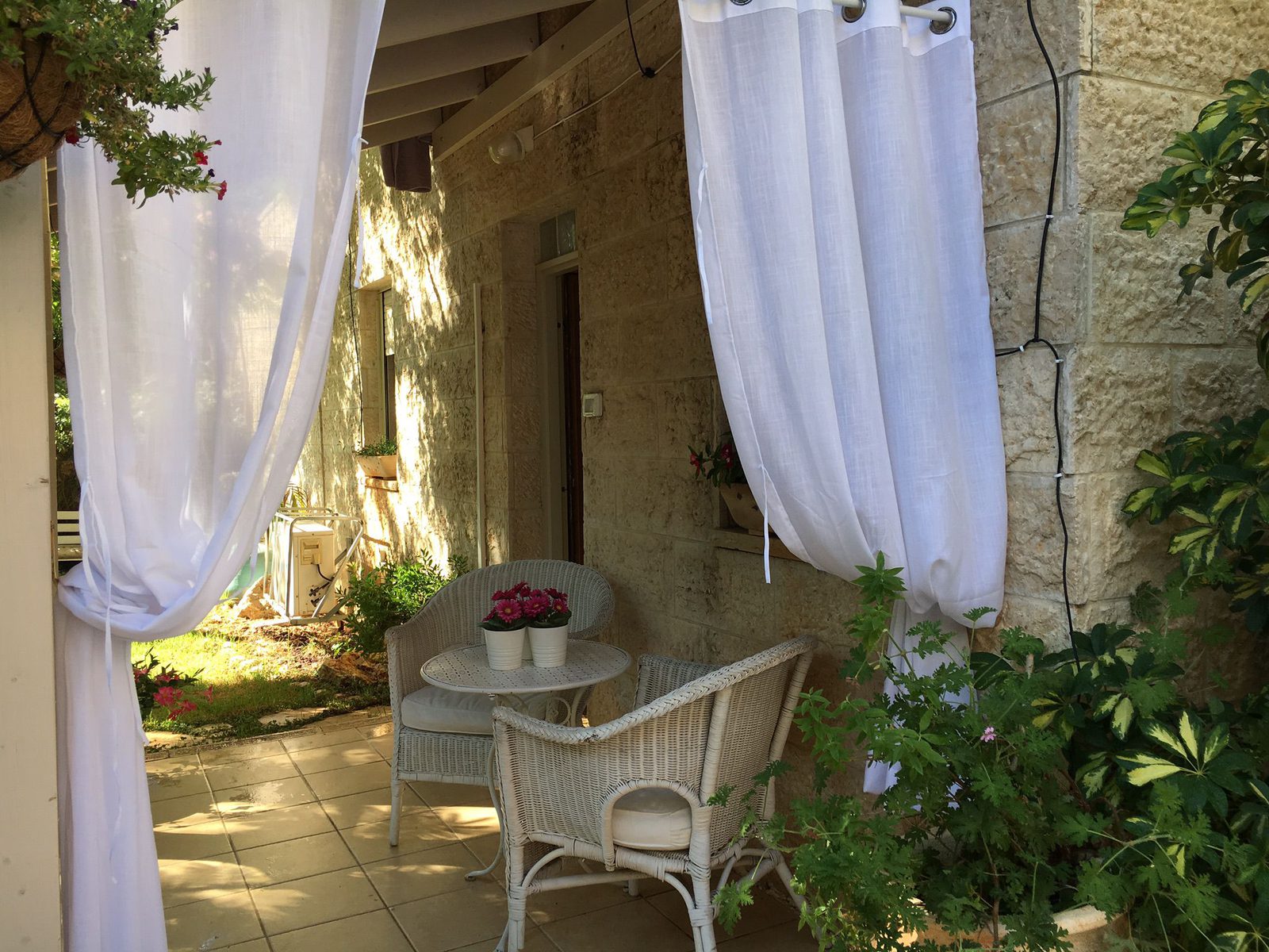 Seating nook · Mango